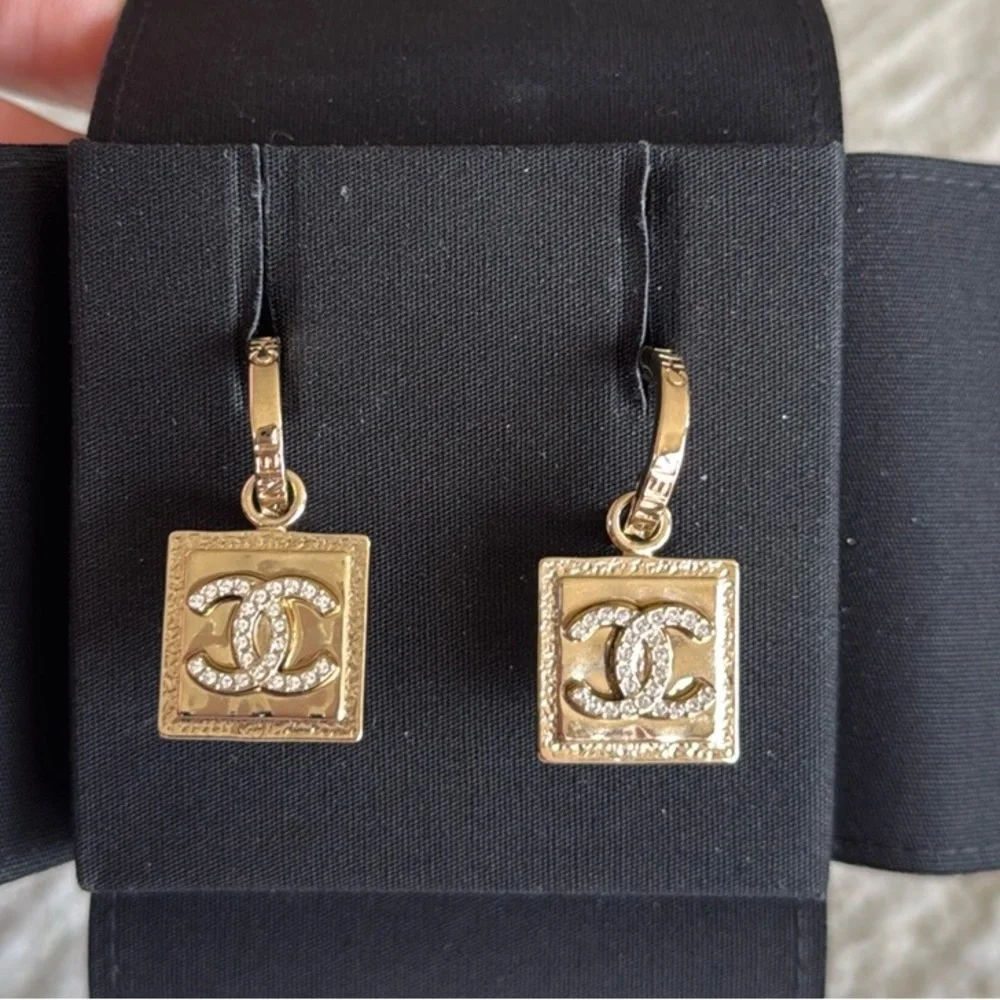 Chanel pendant double c crystal earrings
